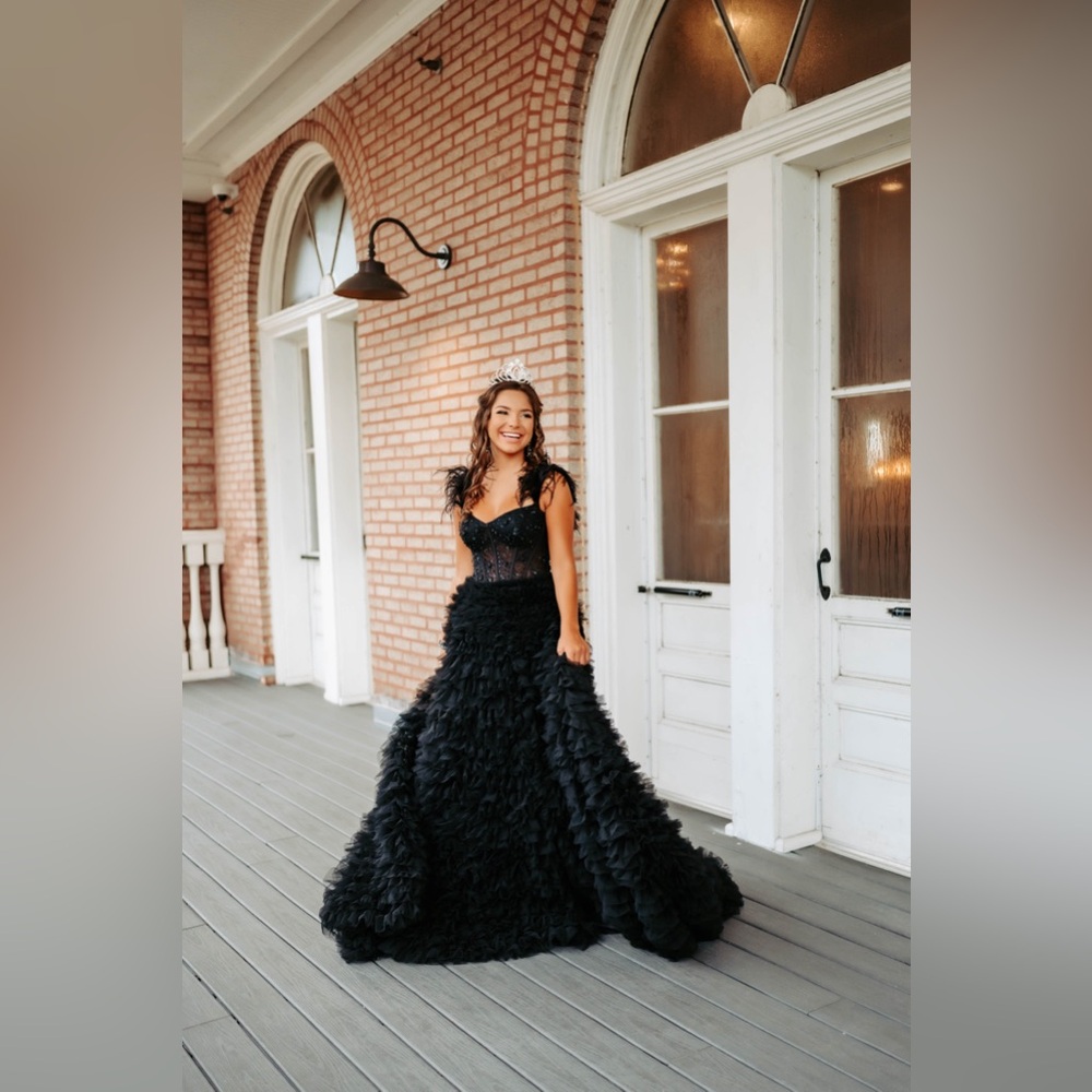 Sherri Hill black prom dress